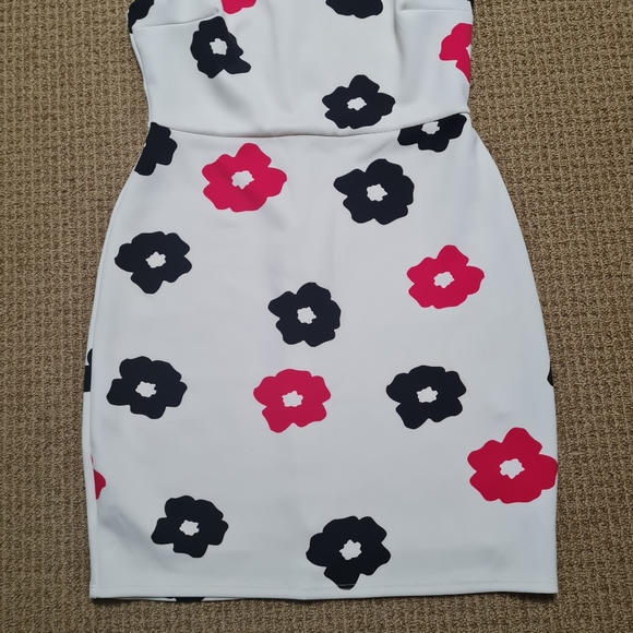 Bailey44 Pop Floral Print Neoprene Like Bendable Cap Sleeve Sheath Dress Size M - Picture 6 of 15